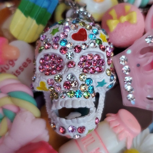 SKULL NECKLACE - Picture 9 of 9